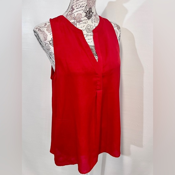 JOIE Red sleeveless split V neck top size M. - Picture 5 of 11